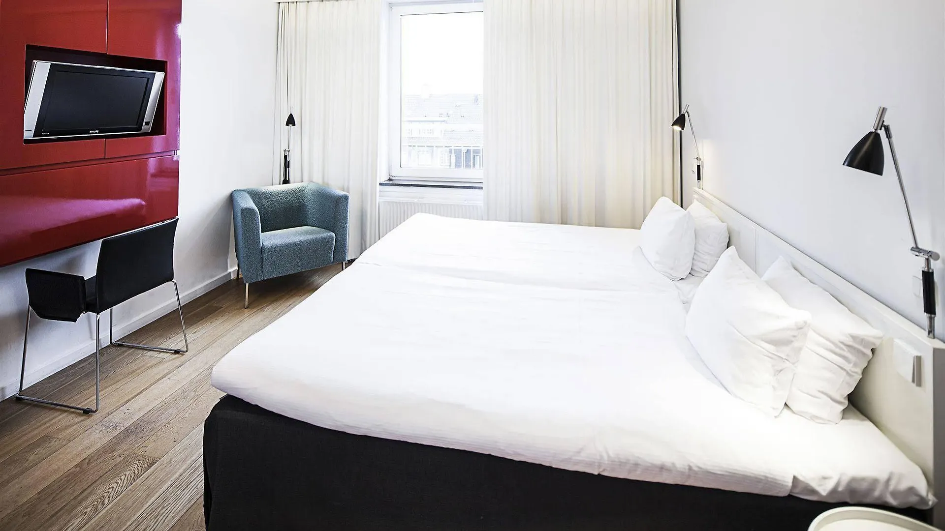 Motel One Copenhagen 4*,